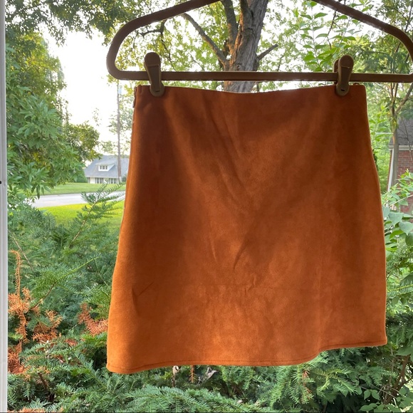 💥 NWT💥 Francesca’s Embroidered Skirt! - Picture 7 of 9